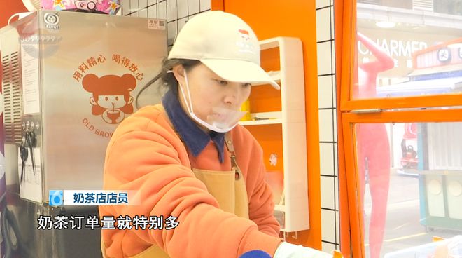 融融！这些御寒姿势总有一款适合你PG电子游戏麻将胡了热腾腾、暖(图7)