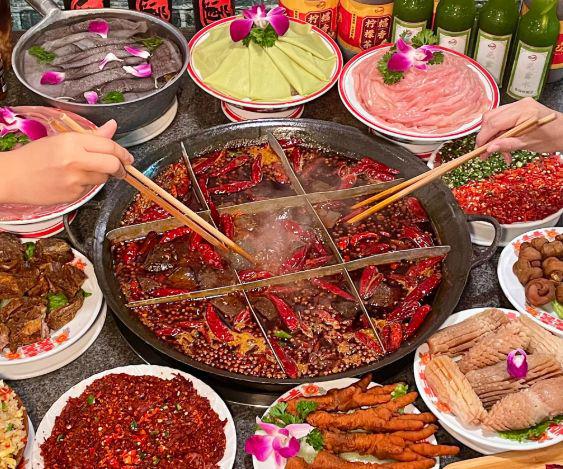 游：重庆火锅城市记忆的辣味PG麻将胡了旅
