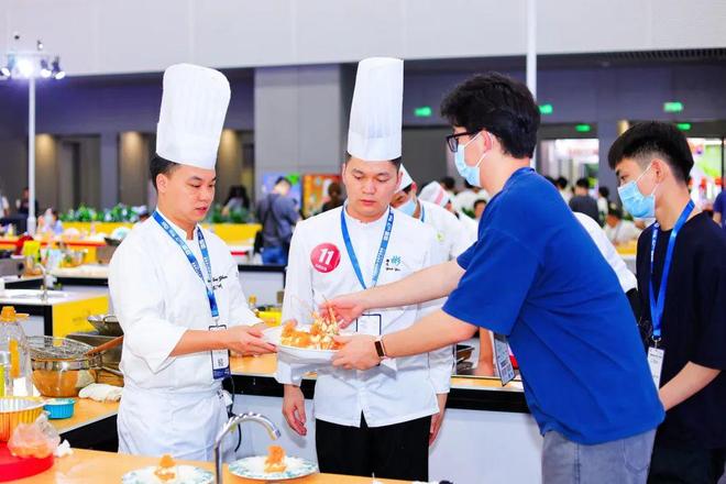 饪锦标赛·温氏杯“万厨万菜”烹饪技能大赛麻将胡了2模拟器2025CHA中国美食烹(图6)