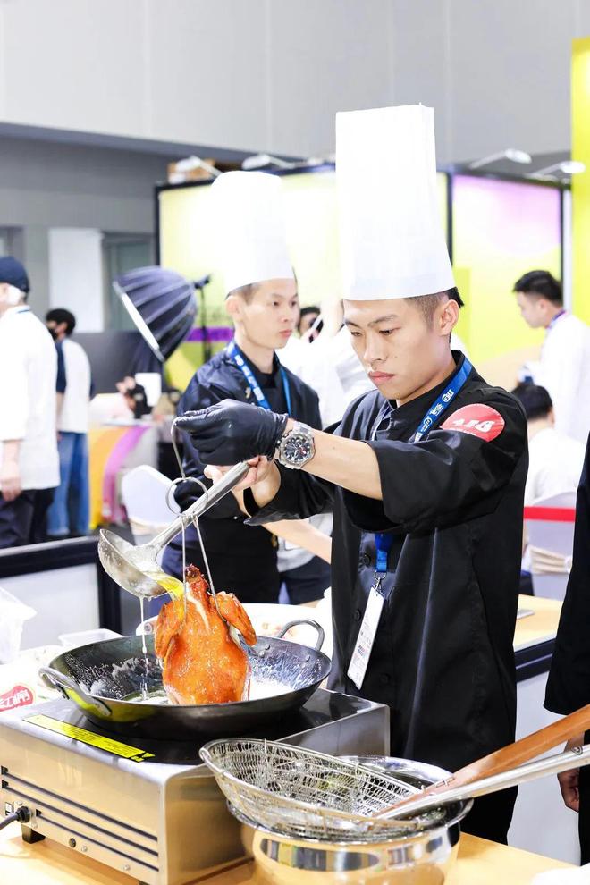 饪锦标赛·温氏杯“万厨万菜”烹饪技能大赛麻将胡了2模拟器2025CHA中国美食烹(图10)