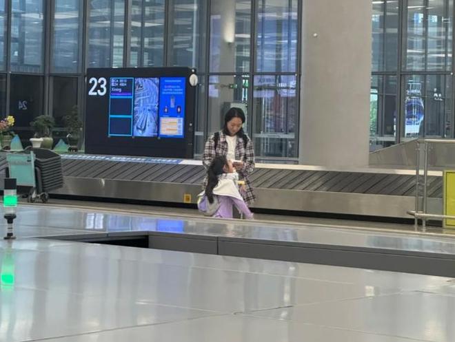 丹素颜肤色蜡黄引担忧女儿长相随奶奶不随爸麻将胡了试玩网站免费周一围妻女生图:朱(图2) 丹素颜肤色蜡黄引担忧女儿长相随奶奶不随爸麻将胡了试玩网站免费周一围妻女生图:朱(图2)